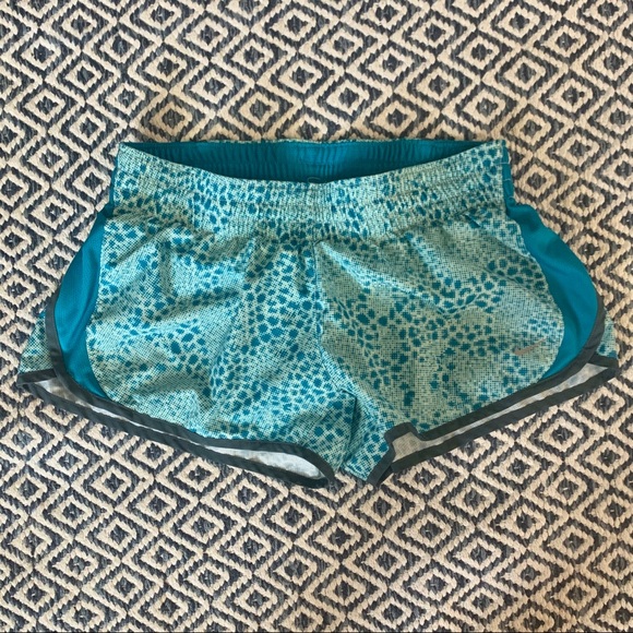 Nike Running Shorts - Picture 2 of 3